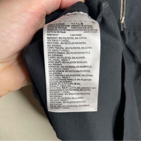 Pearl Izumi Woman’s M Scape Top Black Tee Bioviz Lower Rear Hem Angled Shoulder - Picture 8 of 8